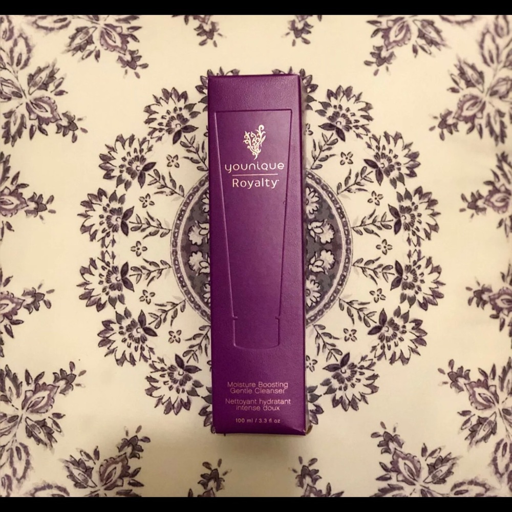 Younique Royalty Moisture Boosting Gentle Cleanser